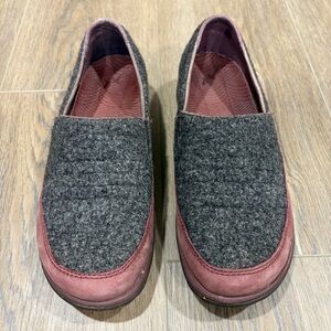Chaco Sloan Wool Slip On Bakers Chocolate Burgundy Loafers size 7